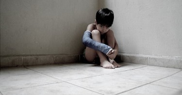 udarate po stražnjici